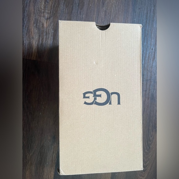 Uggs slides - Picture 3 of 4